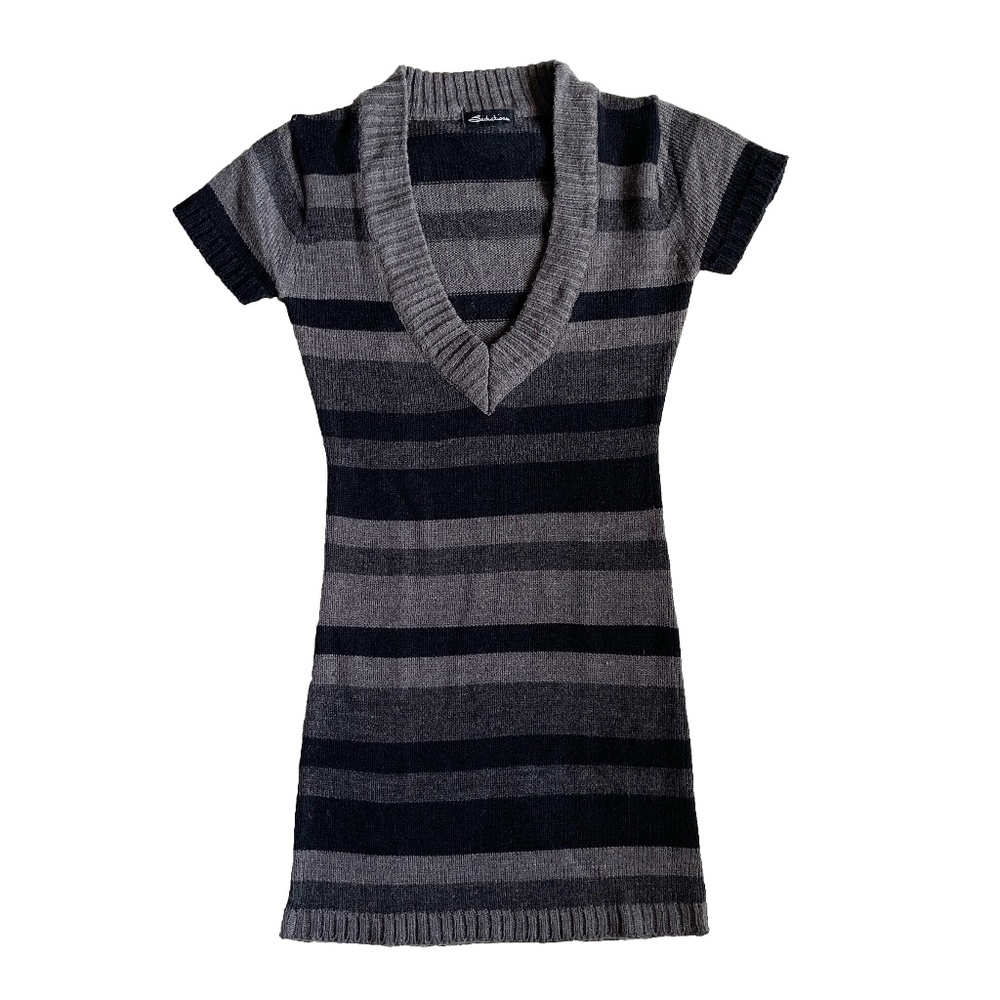 EUC Seductions V-Neck Knit Short Sleeve Sweater Dress in Grey & Black Si…